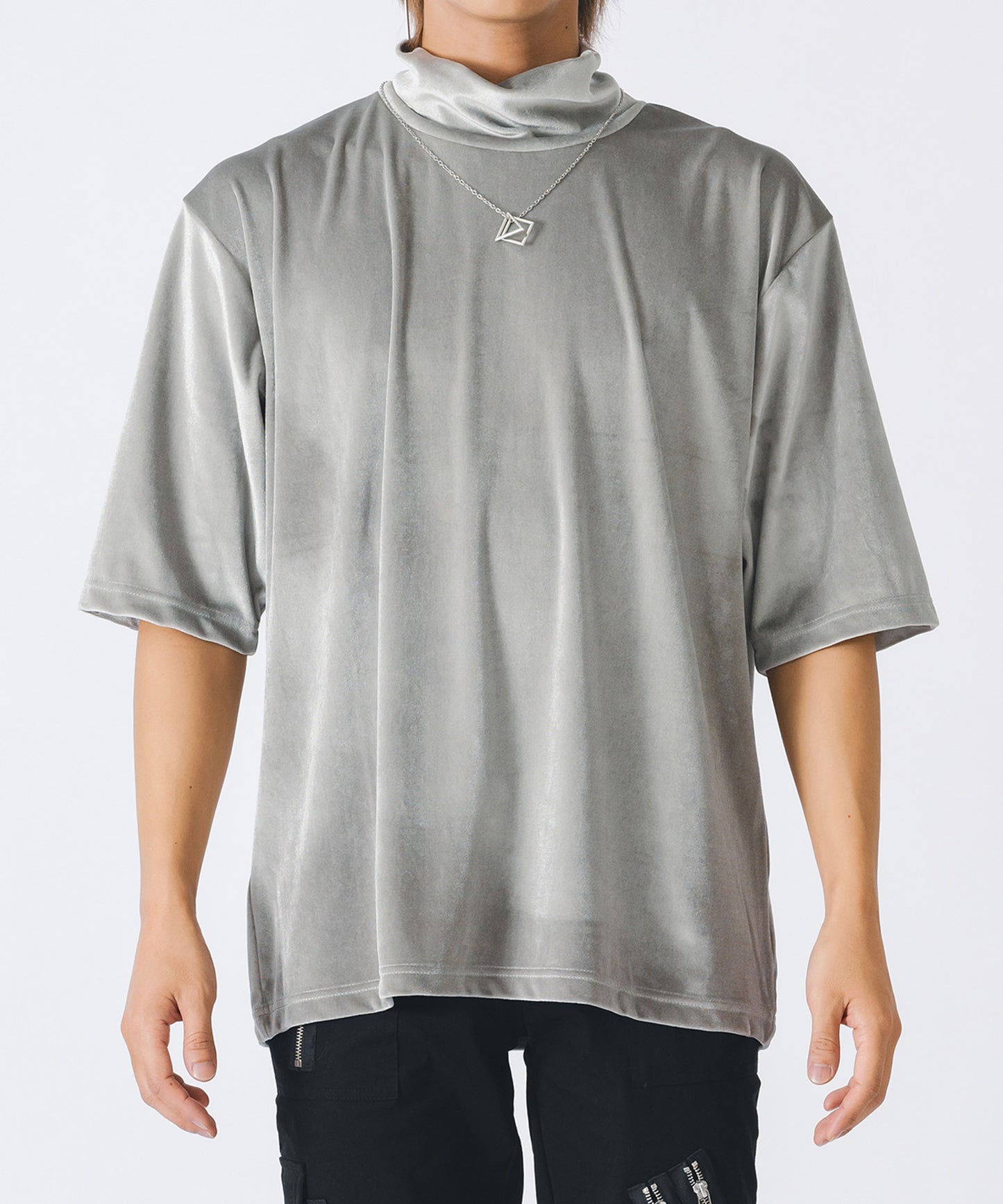 ネックレス付きモックネック半袖Tシャツ