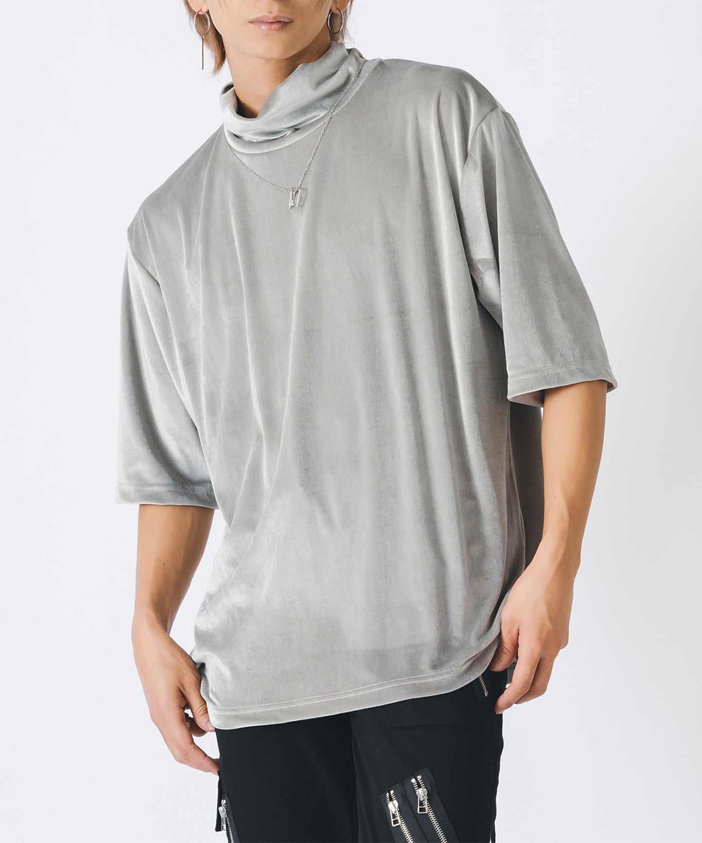 ネックレス付きモックネック半袖Tシャツ
