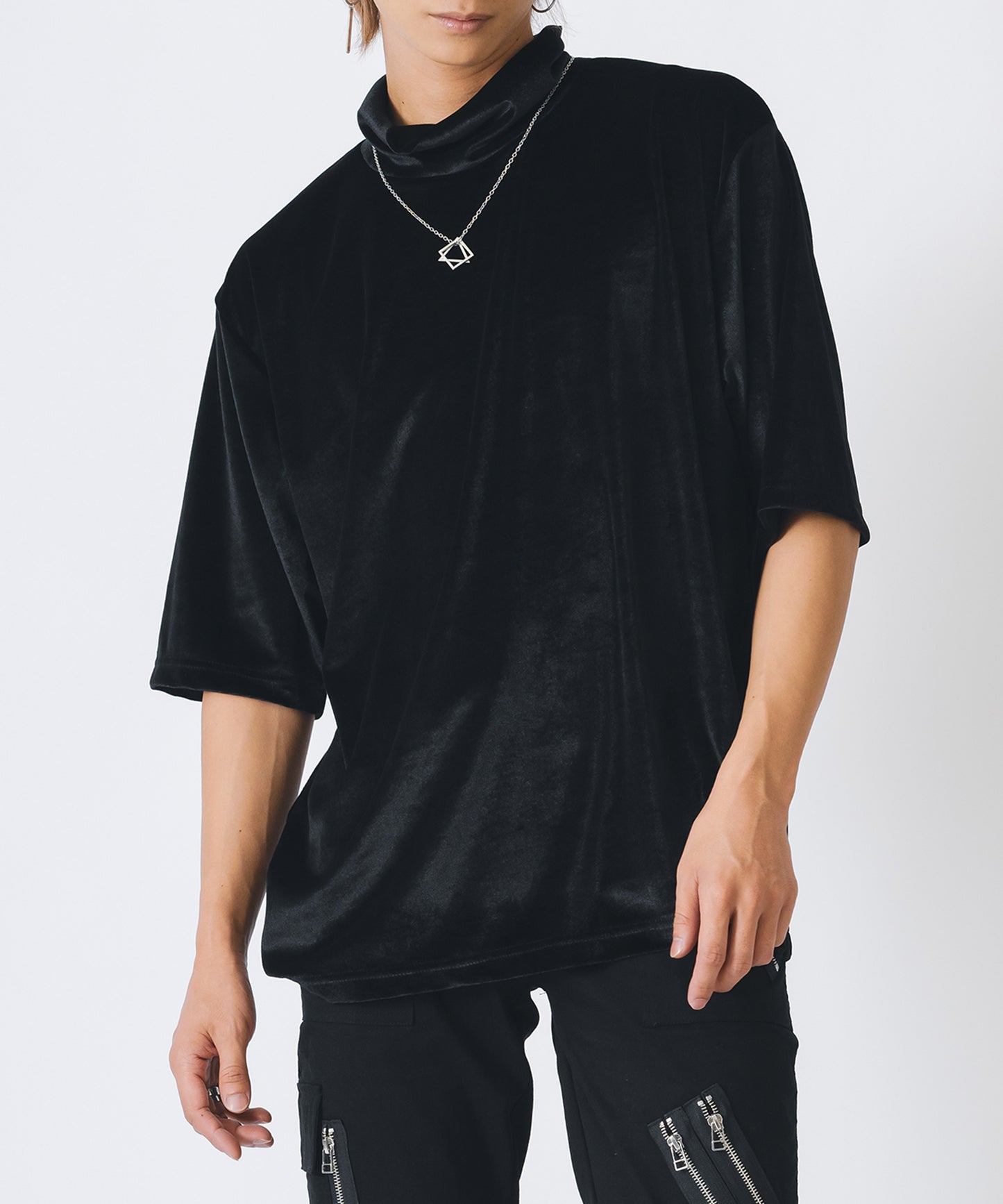 ネックレス付きモックネック半袖Tシャツ