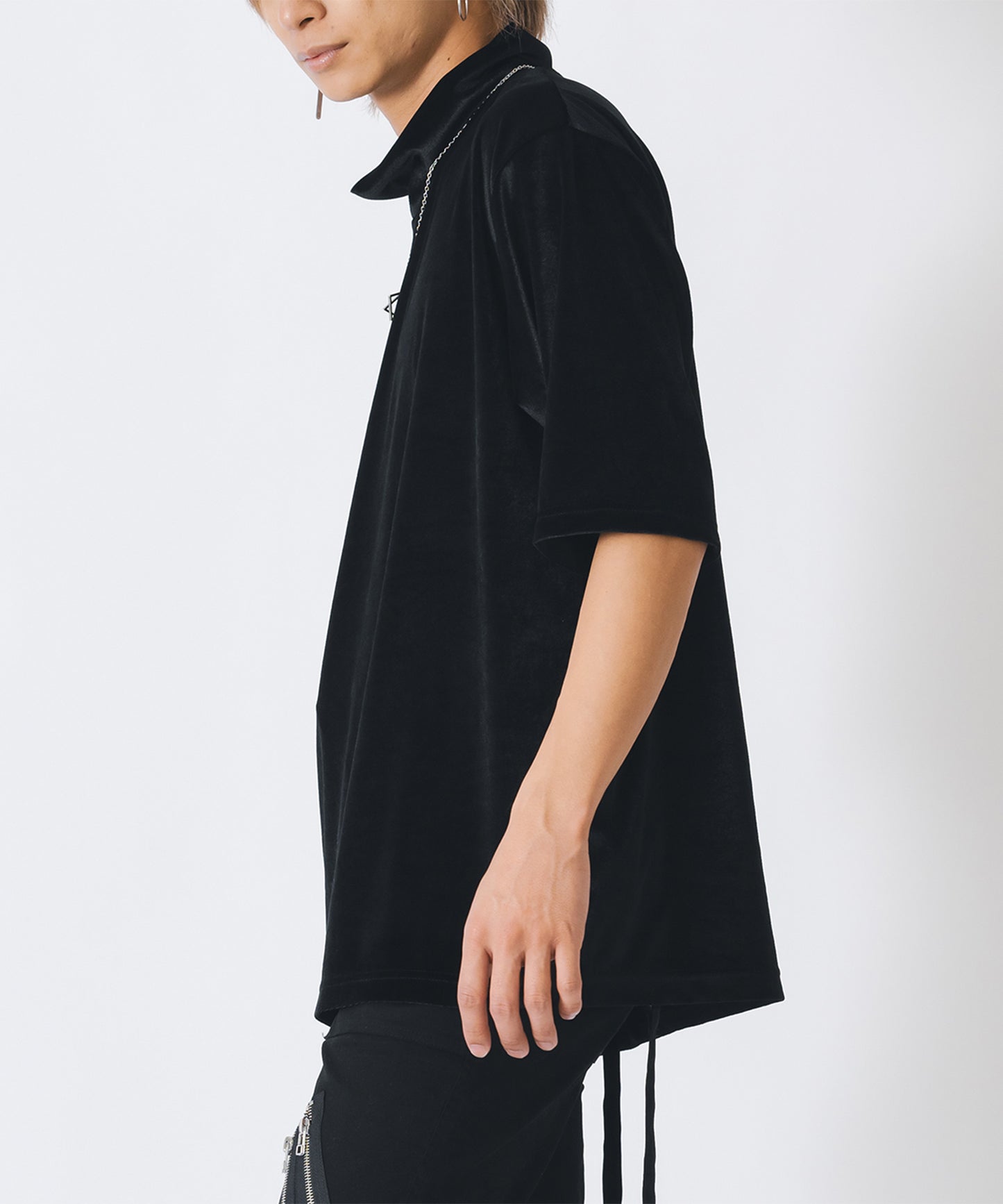 ネックレス付きモックネック半袖Tシャツ