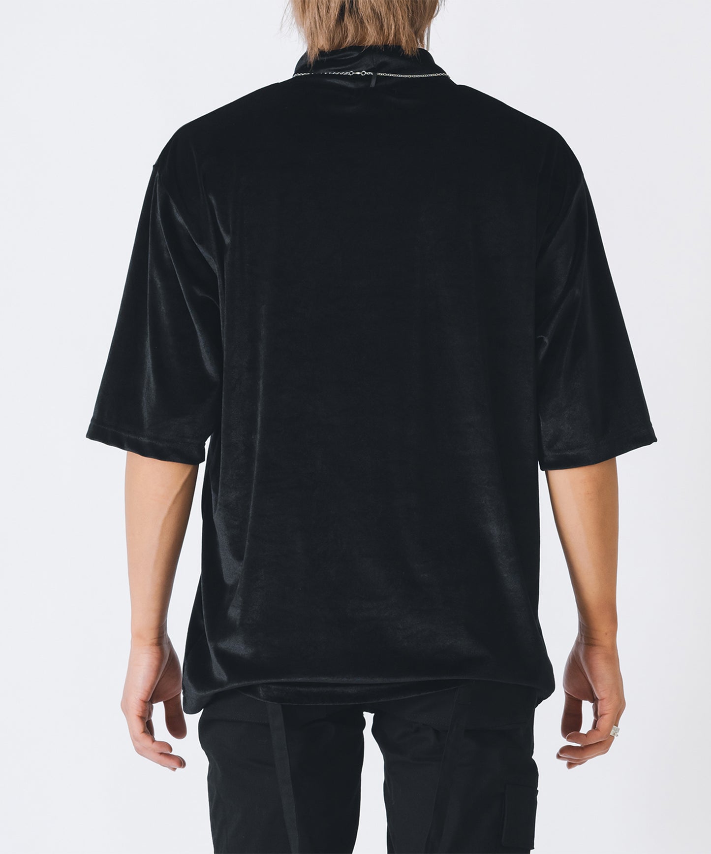 ネックレス付きモックネック半袖Tシャツ