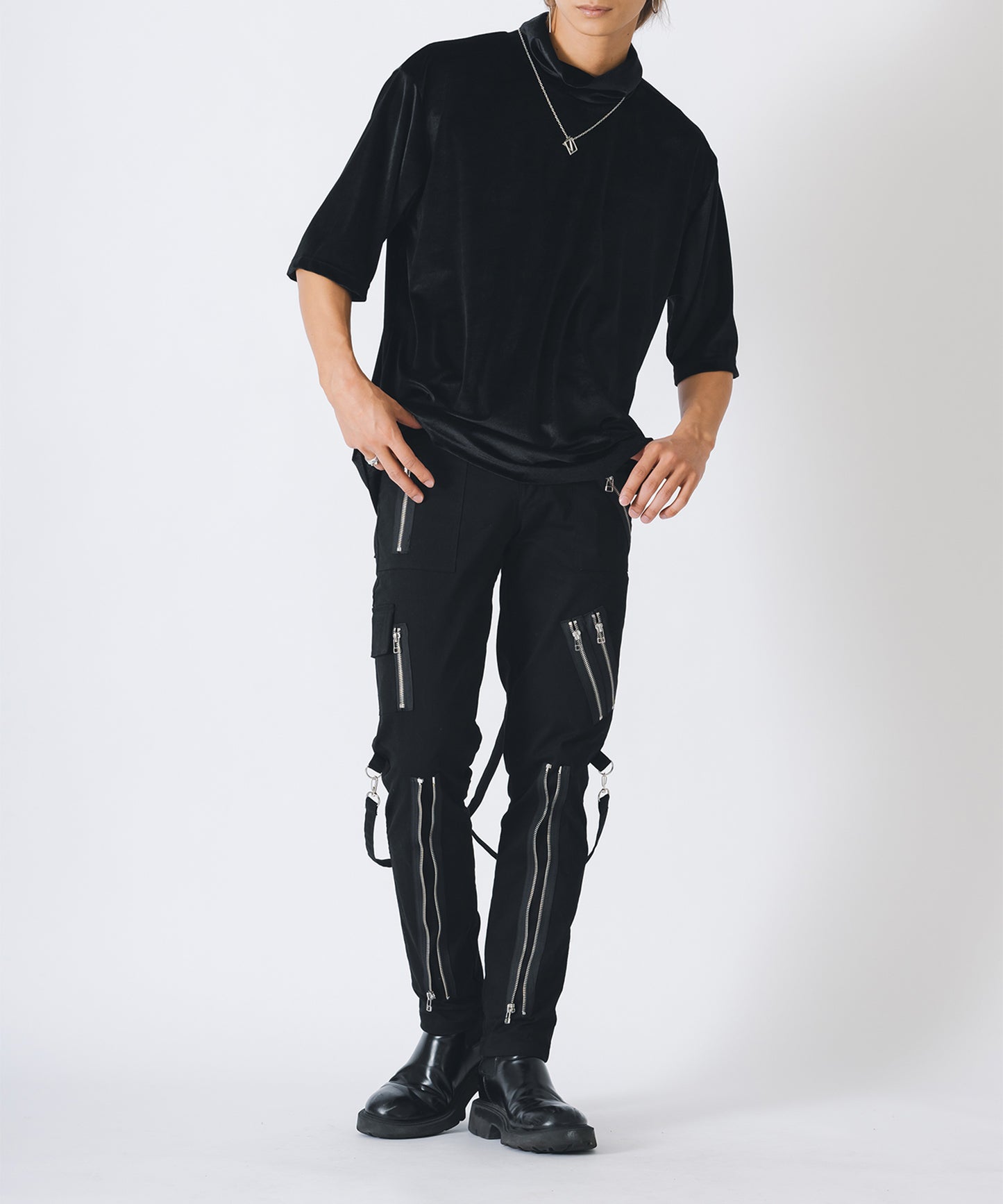 ネックレス付きモックネック半袖Tシャツ