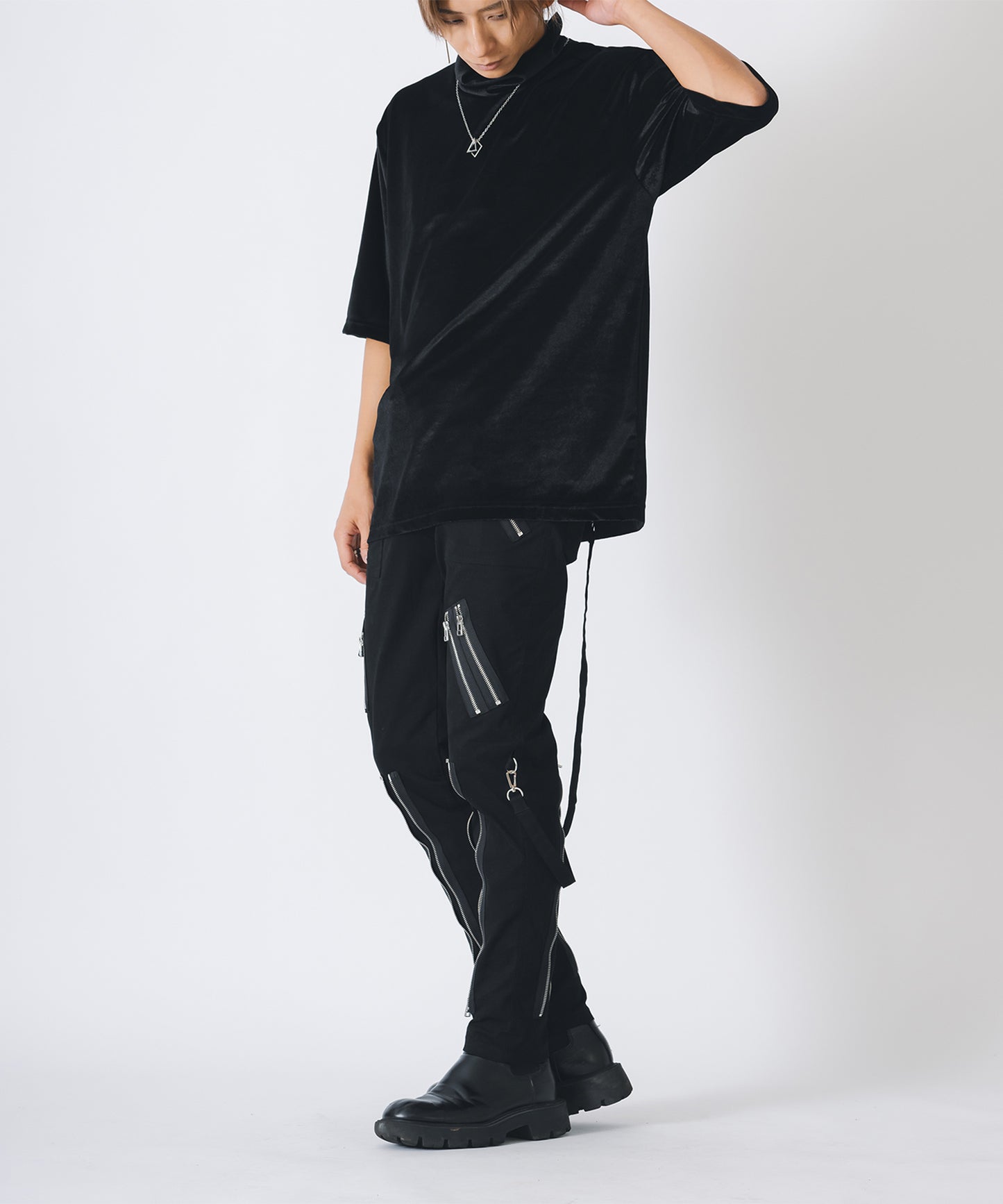 ネックレス付きモックネック半袖Tシャツ