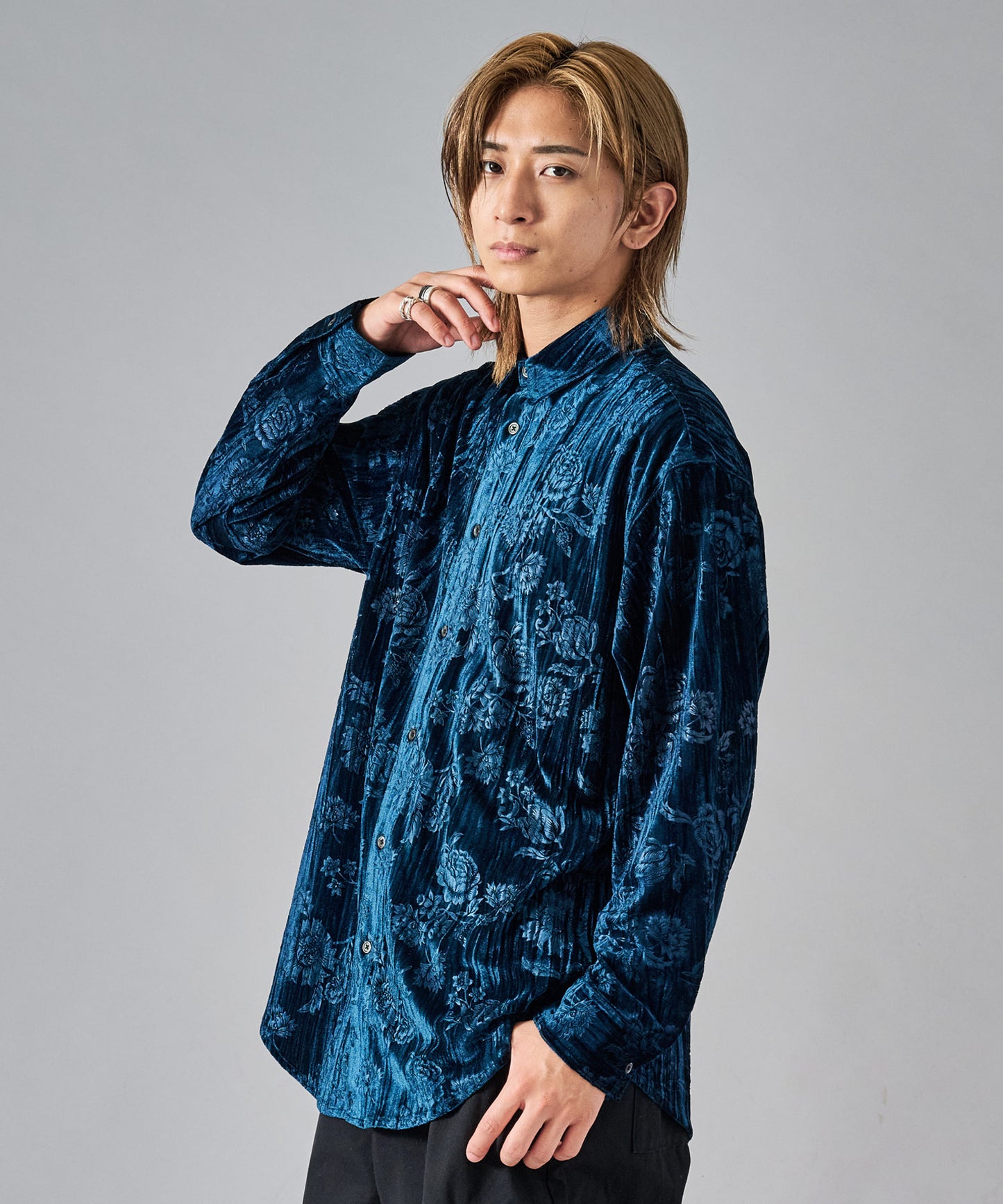 フラワーエンボスベロアシャツ