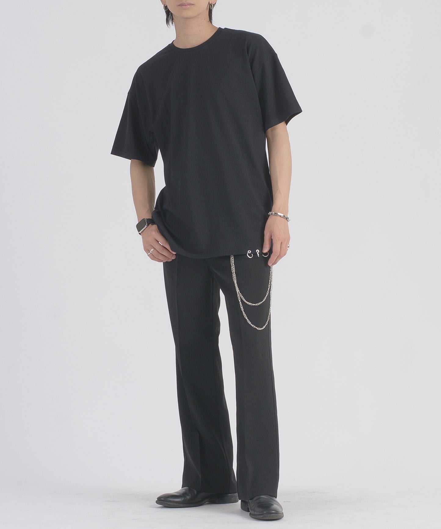 裾ピアスTシャツ