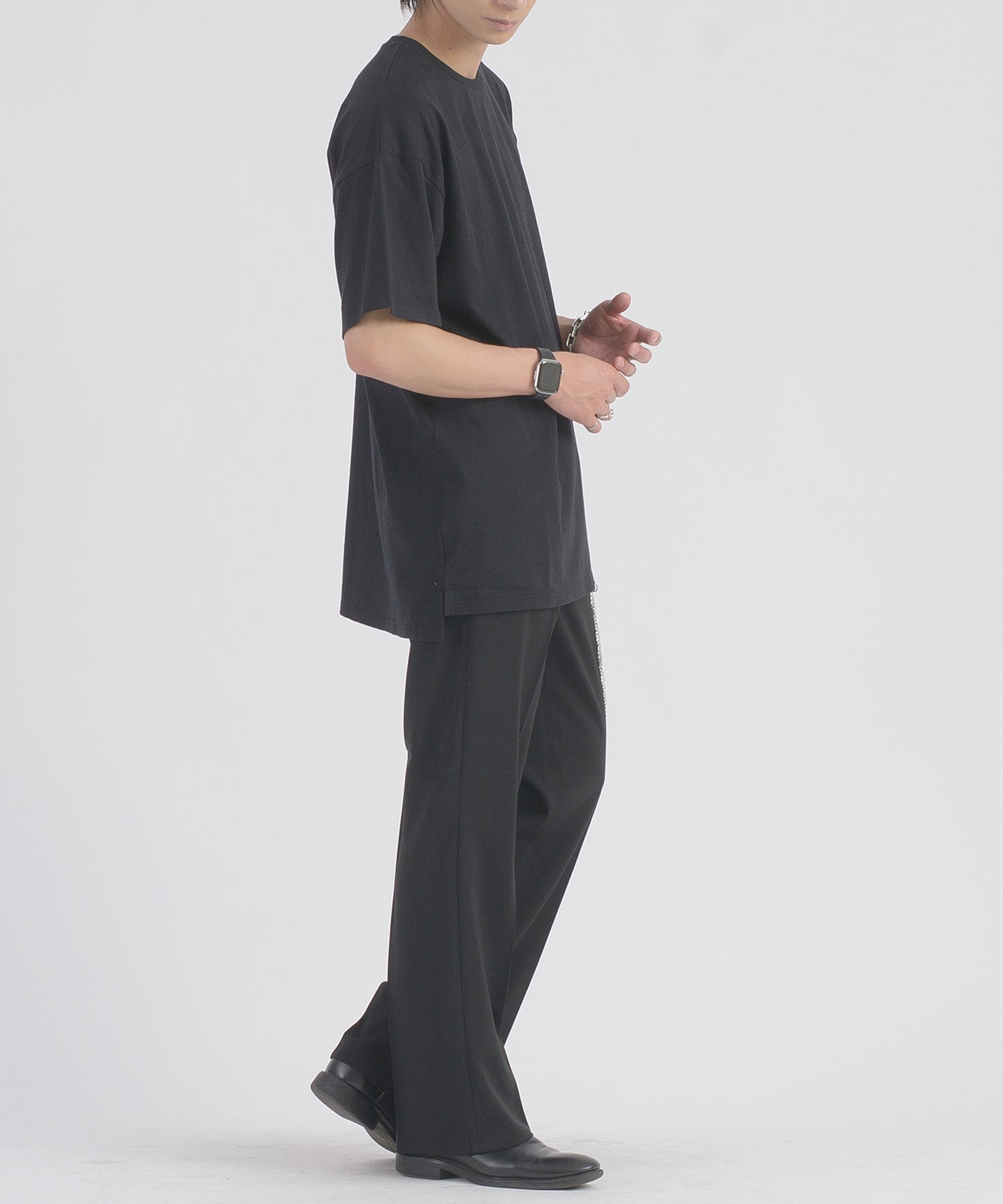 裾ピアスTシャツ