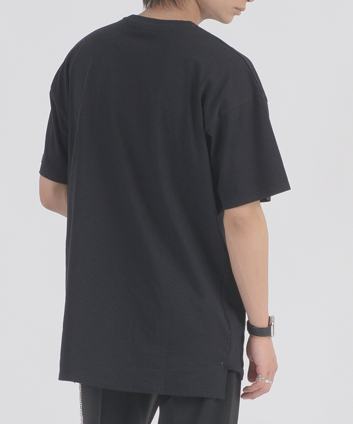 裾ピアスTシャツ