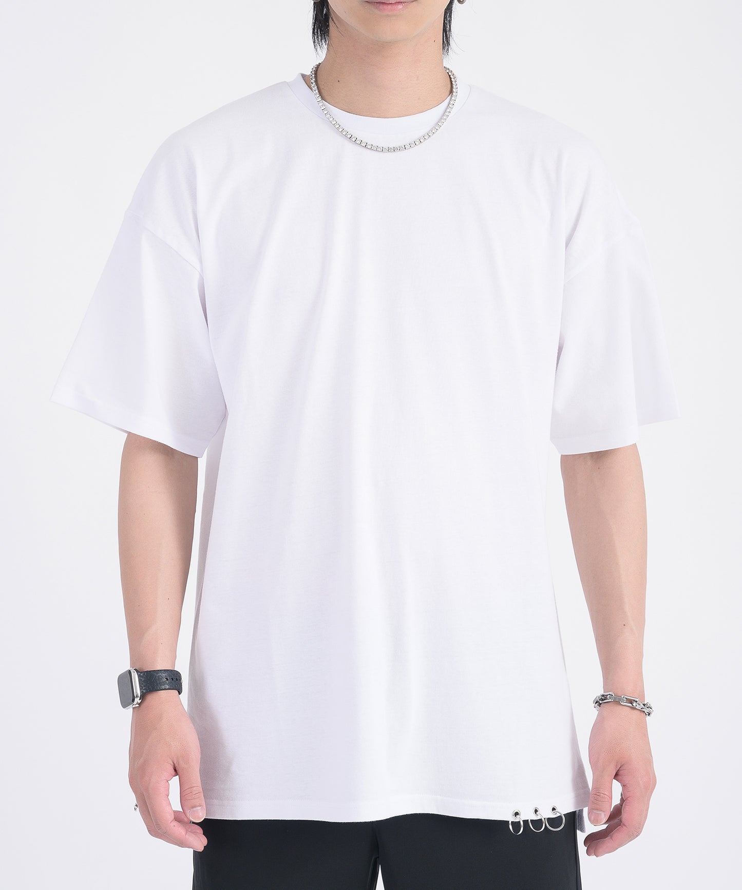 裾ピアスTシャツ