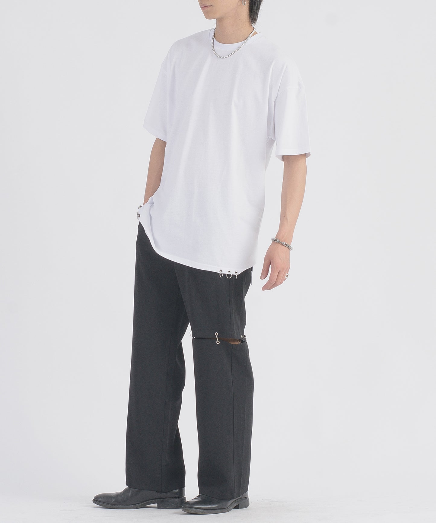 裾ピアスTシャツ