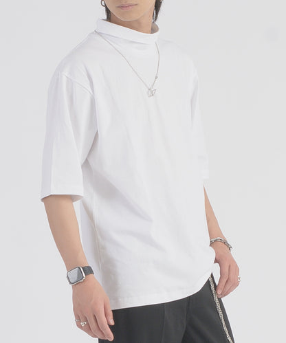 ネックレスタートルTシャツ