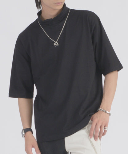 ネックレスタートルTシャツ