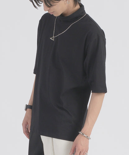 ネックレスタートルTシャツ