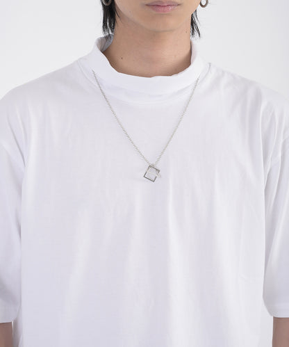ネックレスタートルTシャツ