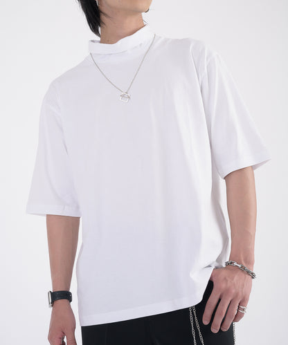 ネックレスタートルTシャツ