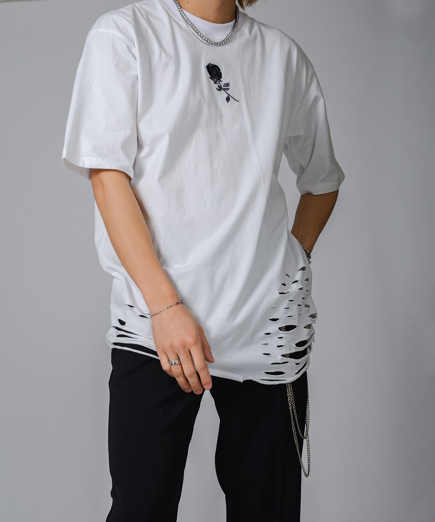 ローズ刺繍グランジTシャツ