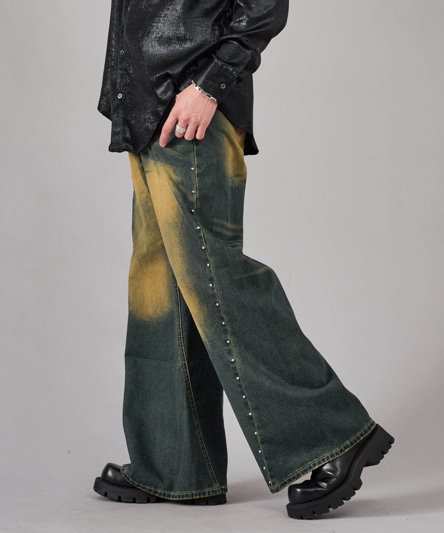 スタッズワイドバギーデニムパンツ