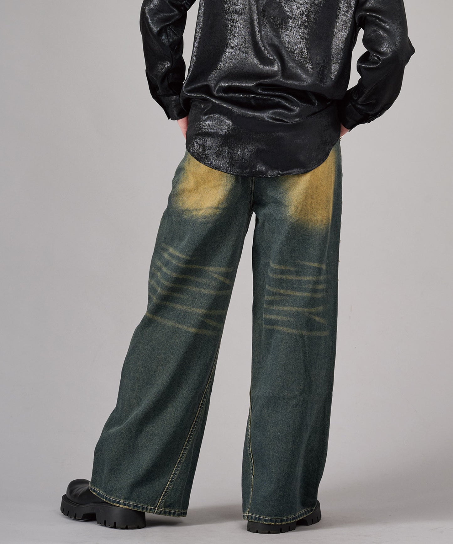 スタッズワイドバギーデニムパンツ