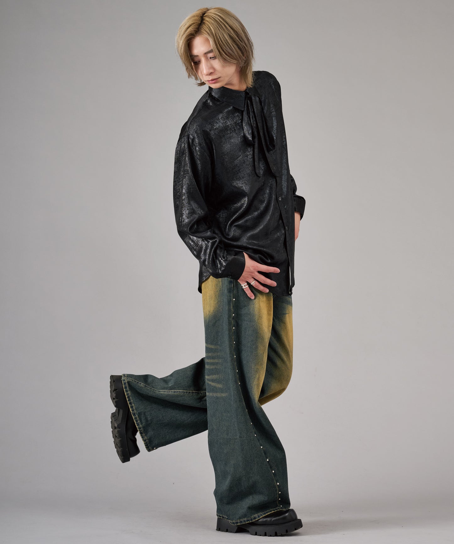 スタッズワイドバギーデニムパンツ