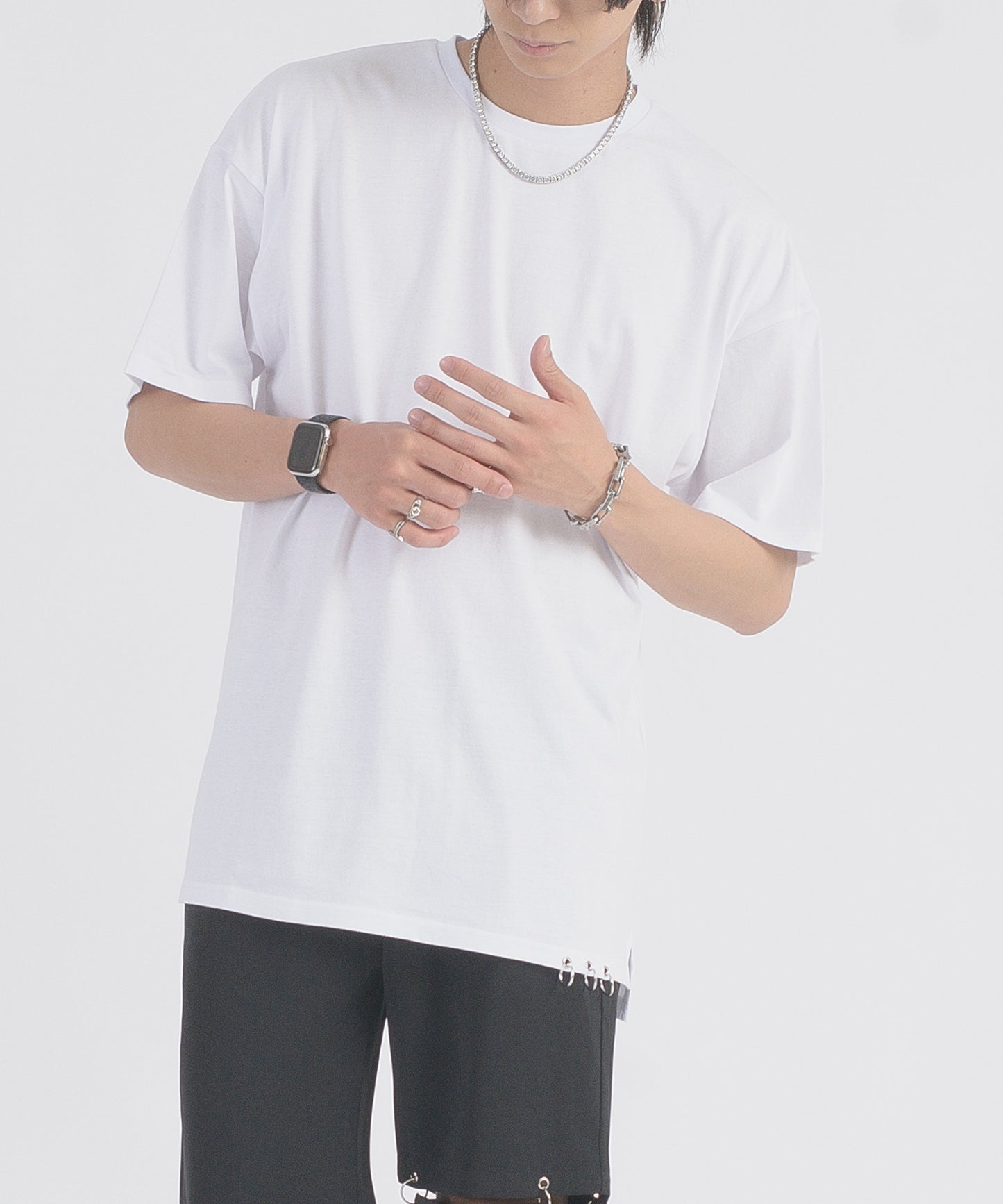 裾ピアスTシャツ