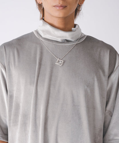 ネックレス付きモックネック半袖Tシャツ