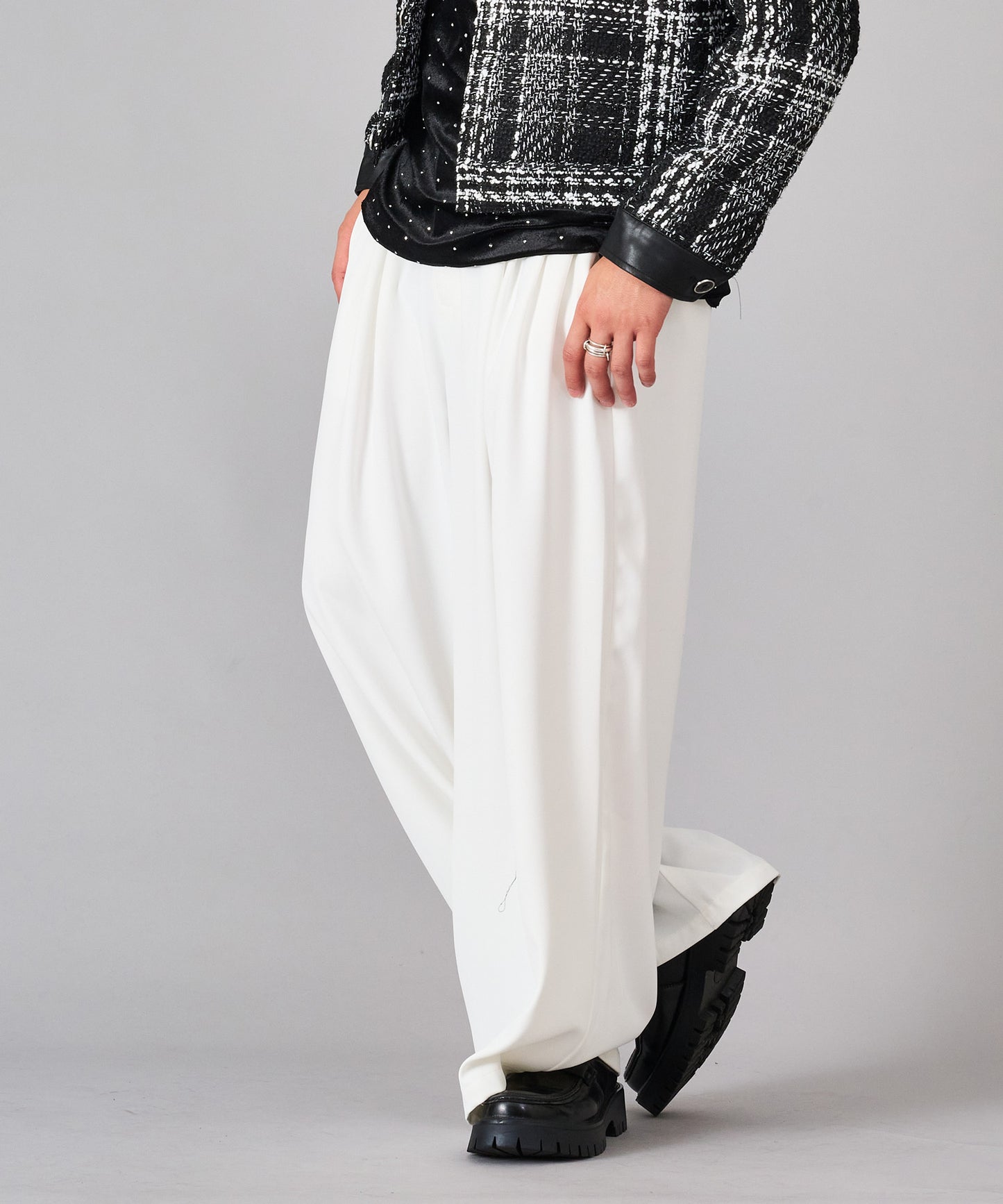 ワイドバギーパンツ