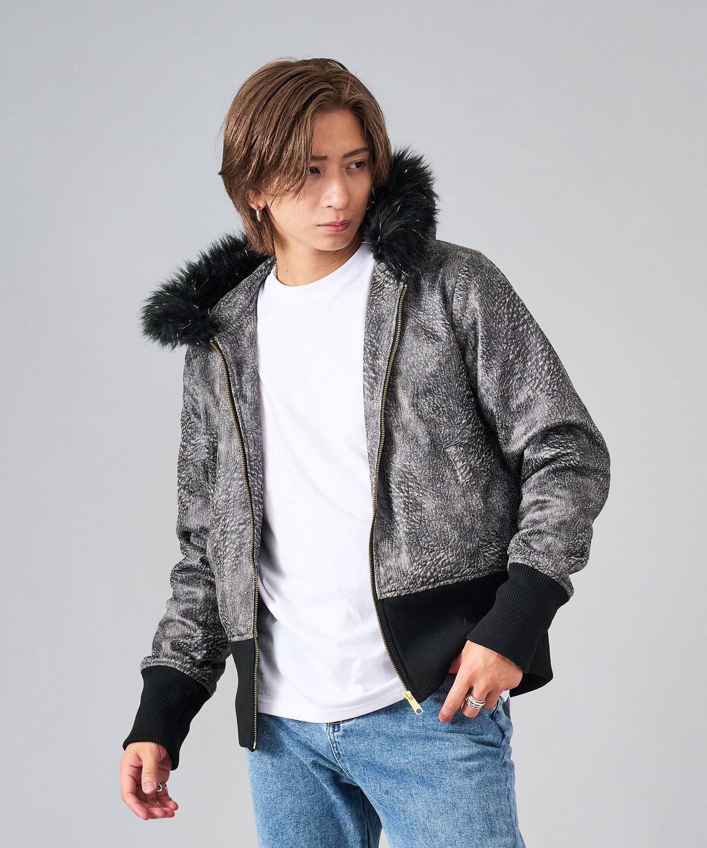 薄中綿キルトファー付きパーカー