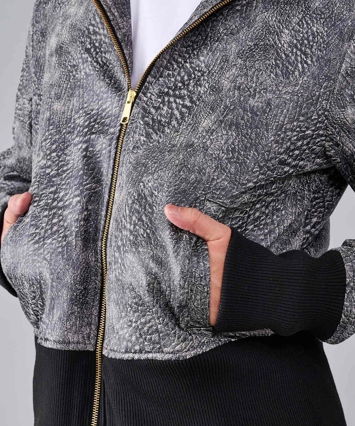 薄中綿キルトファー付きパーカー