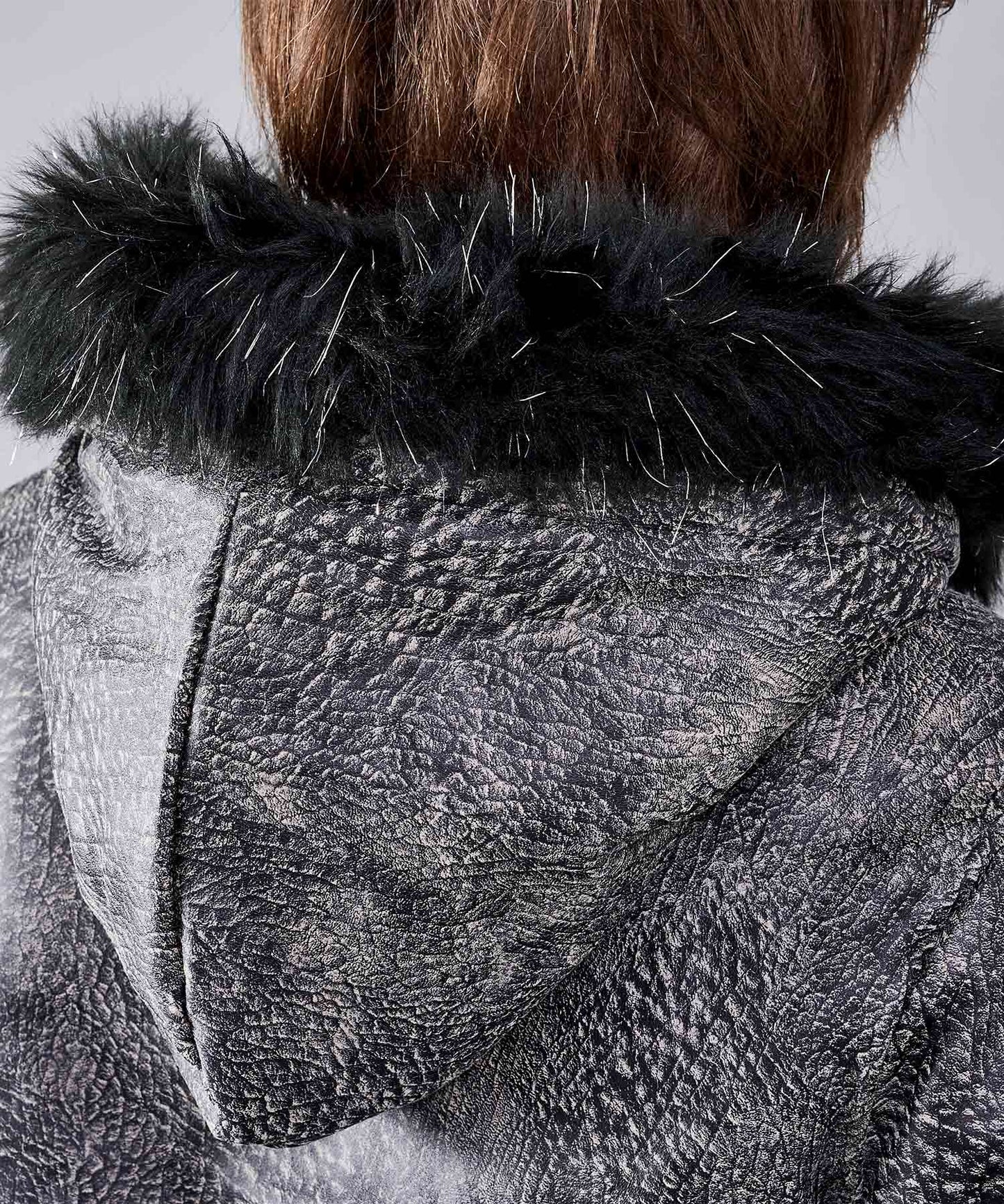 薄中綿キルトファー付きパーカー