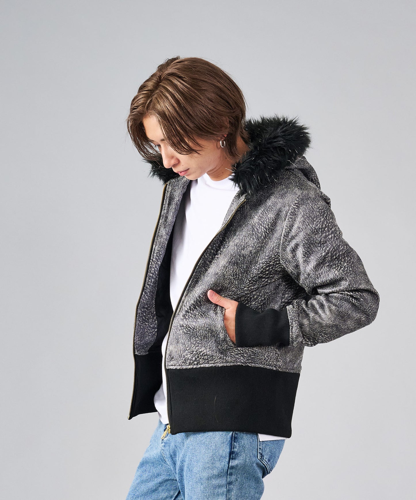 薄中綿キルトファー付きパーカー