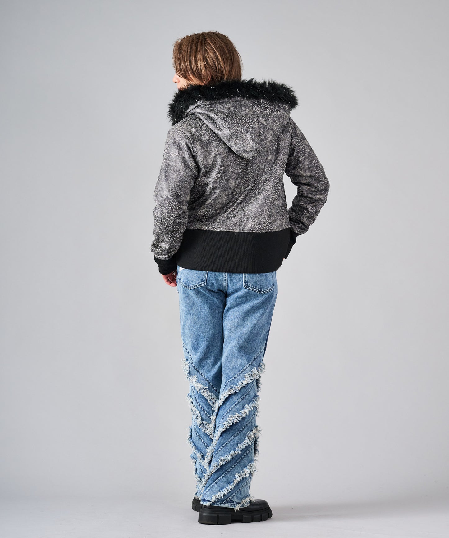 薄中綿キルトファー付きパーカー