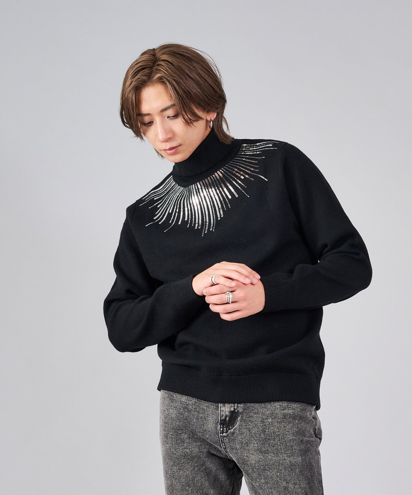 スパンコール刺繍タートルネック