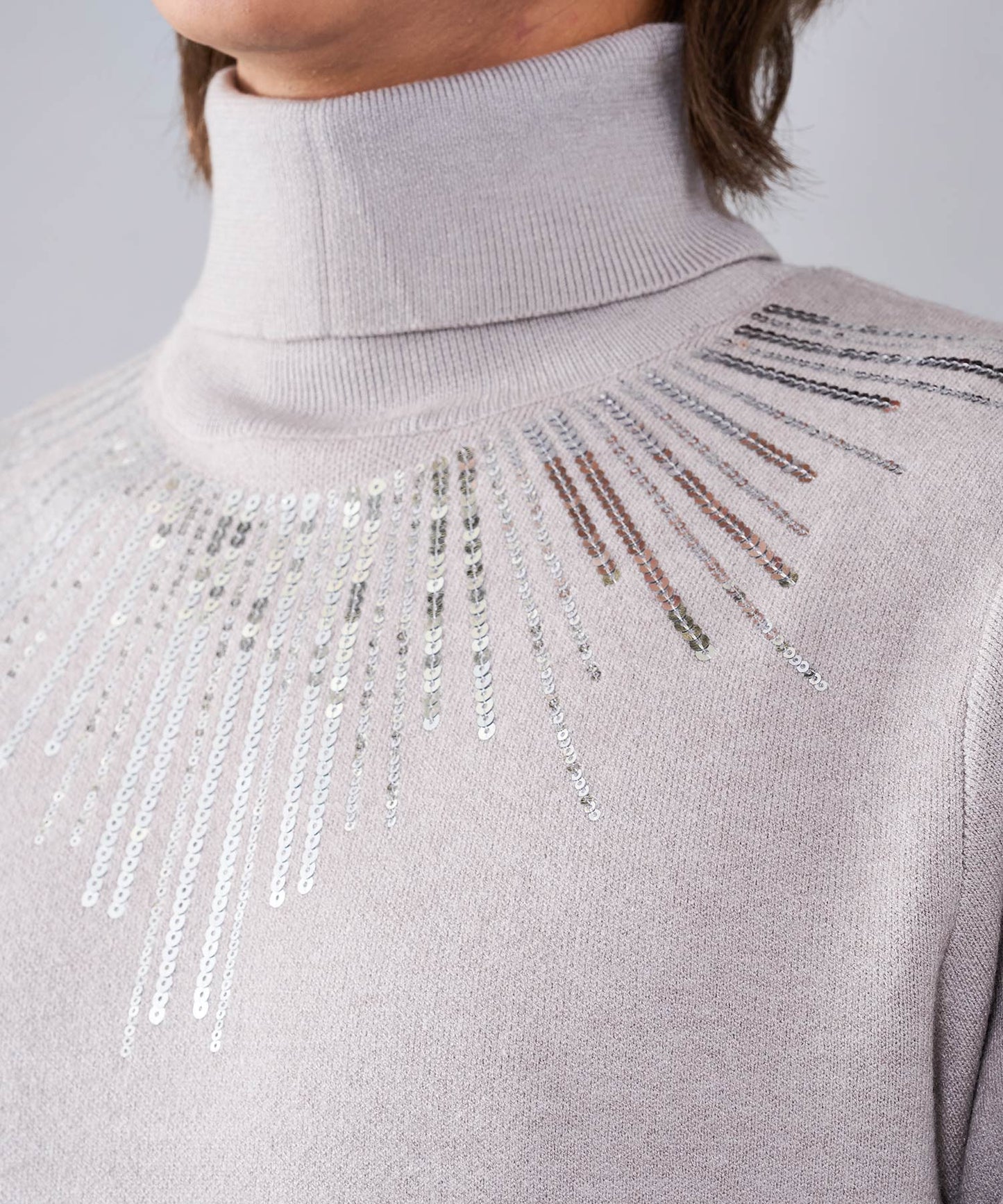 スパンコール刺繍タートルネック