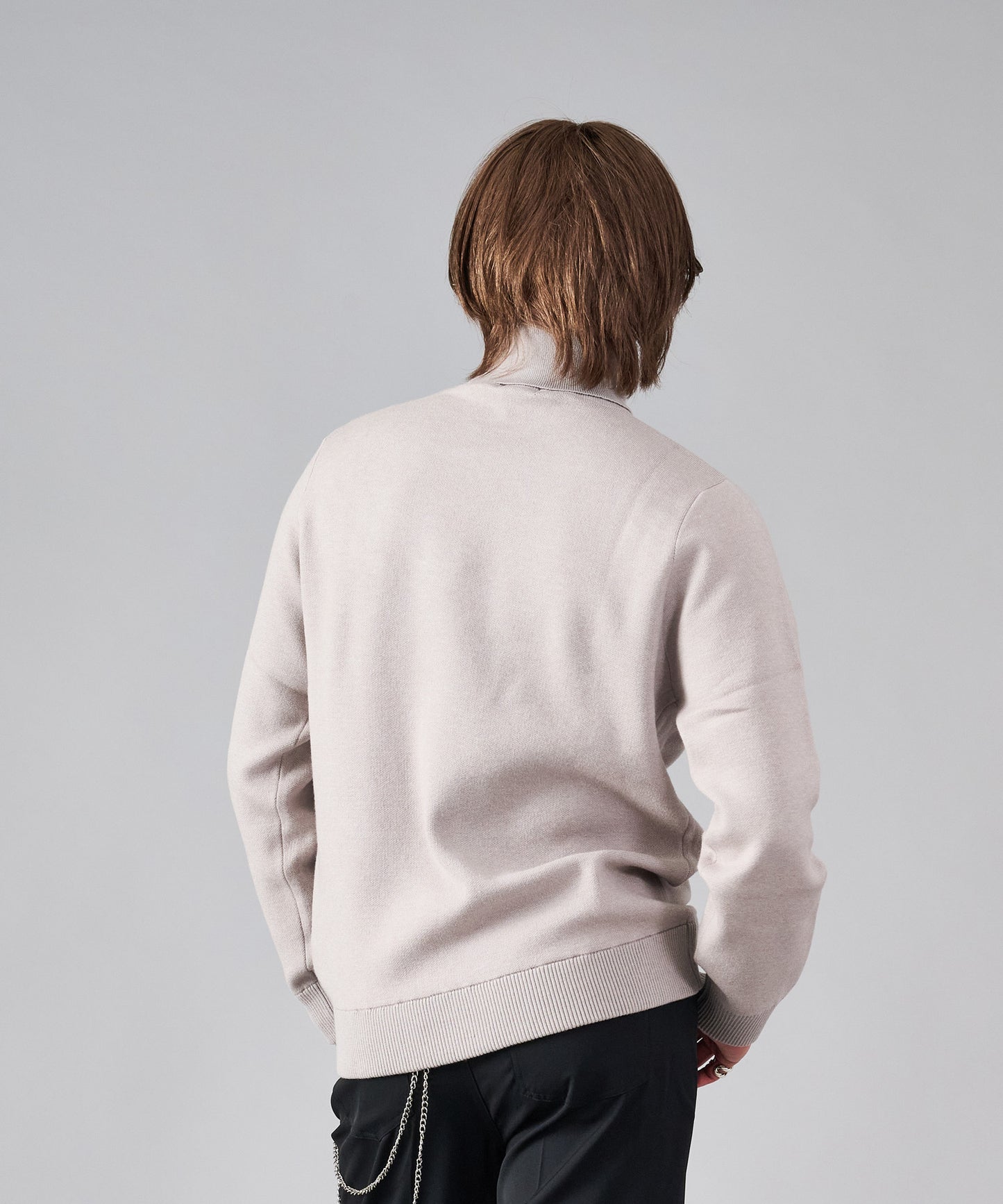 スパンコール刺繍タートルネック