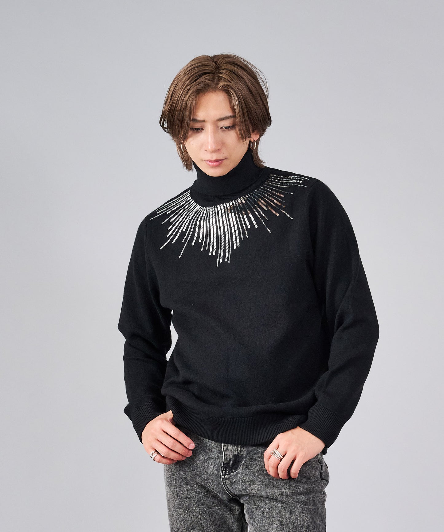 スパンコール刺繍タートルネック