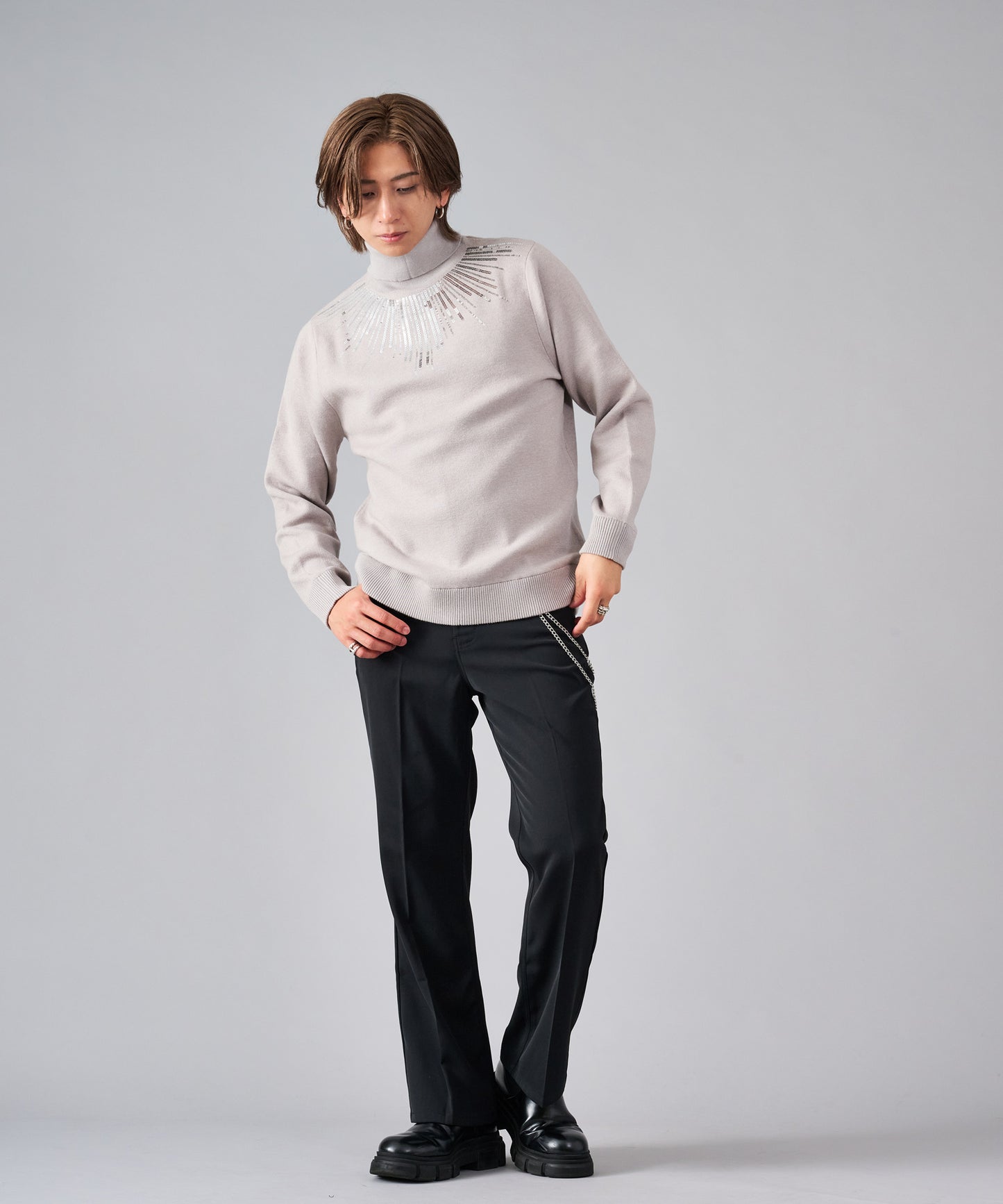 スパンコール刺繍タートルネック