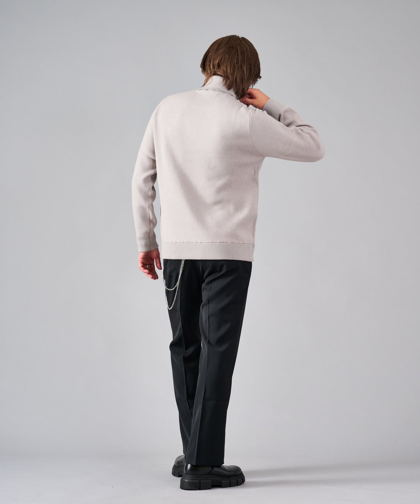 スパンコール刺繍タートルネック