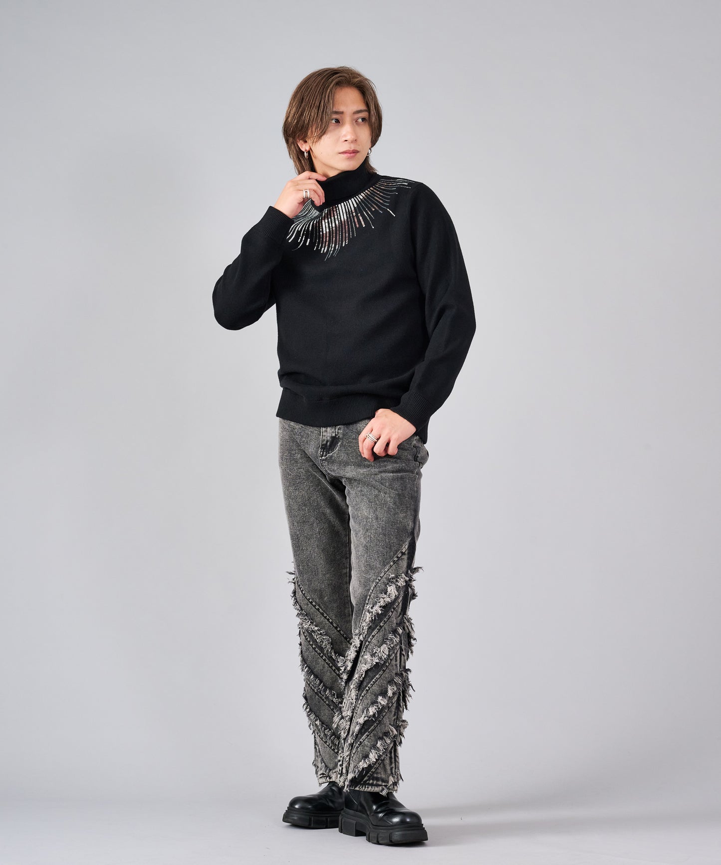 スパンコール刺繍タートルネック