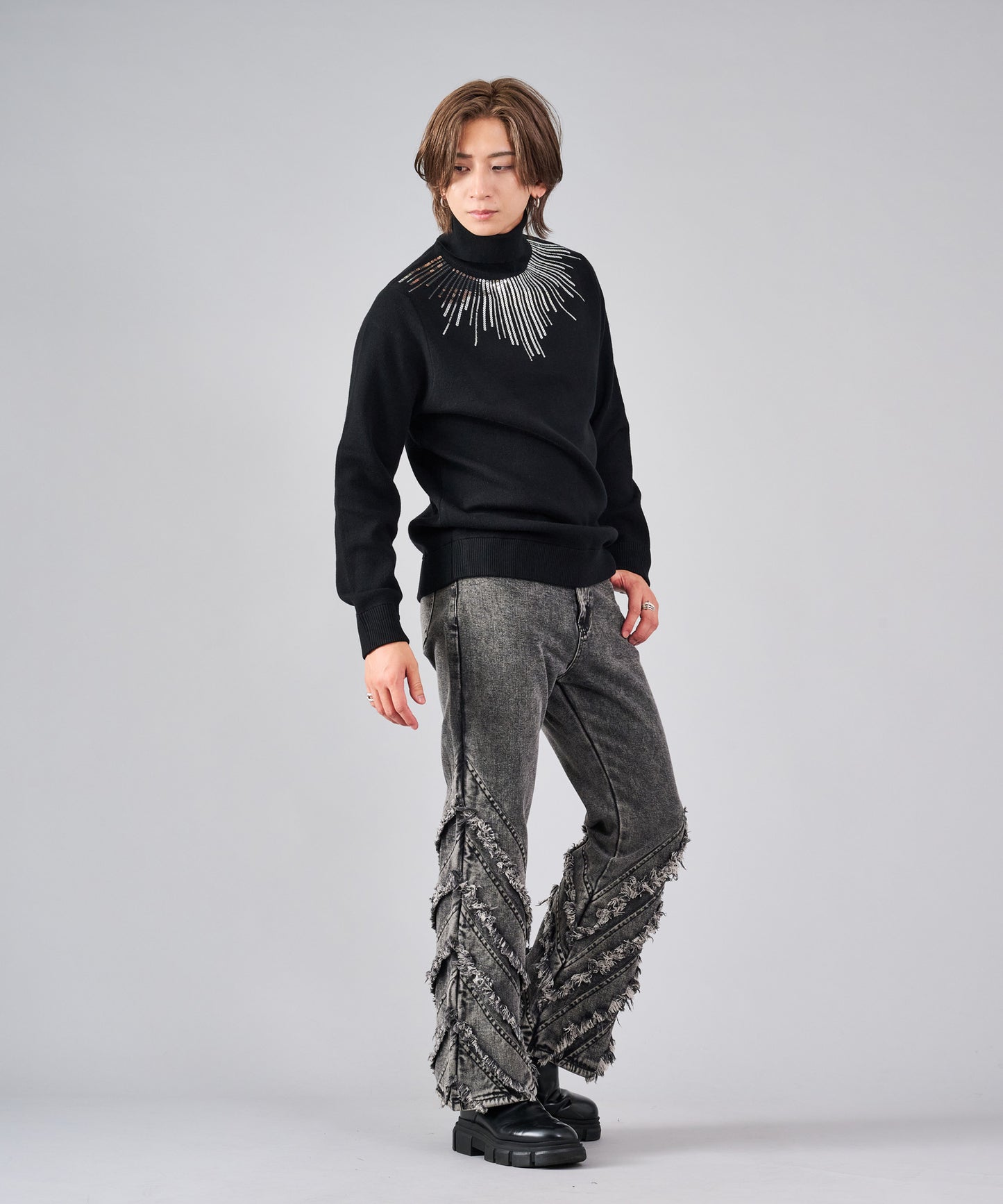 スパンコール刺繍タートルネック