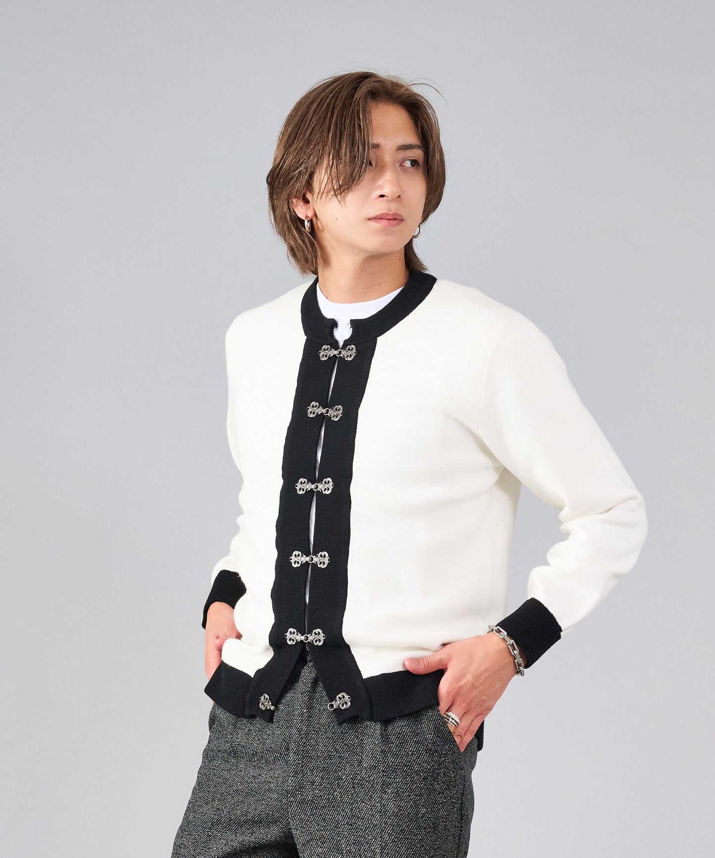 メタルボタンニットカーディガン