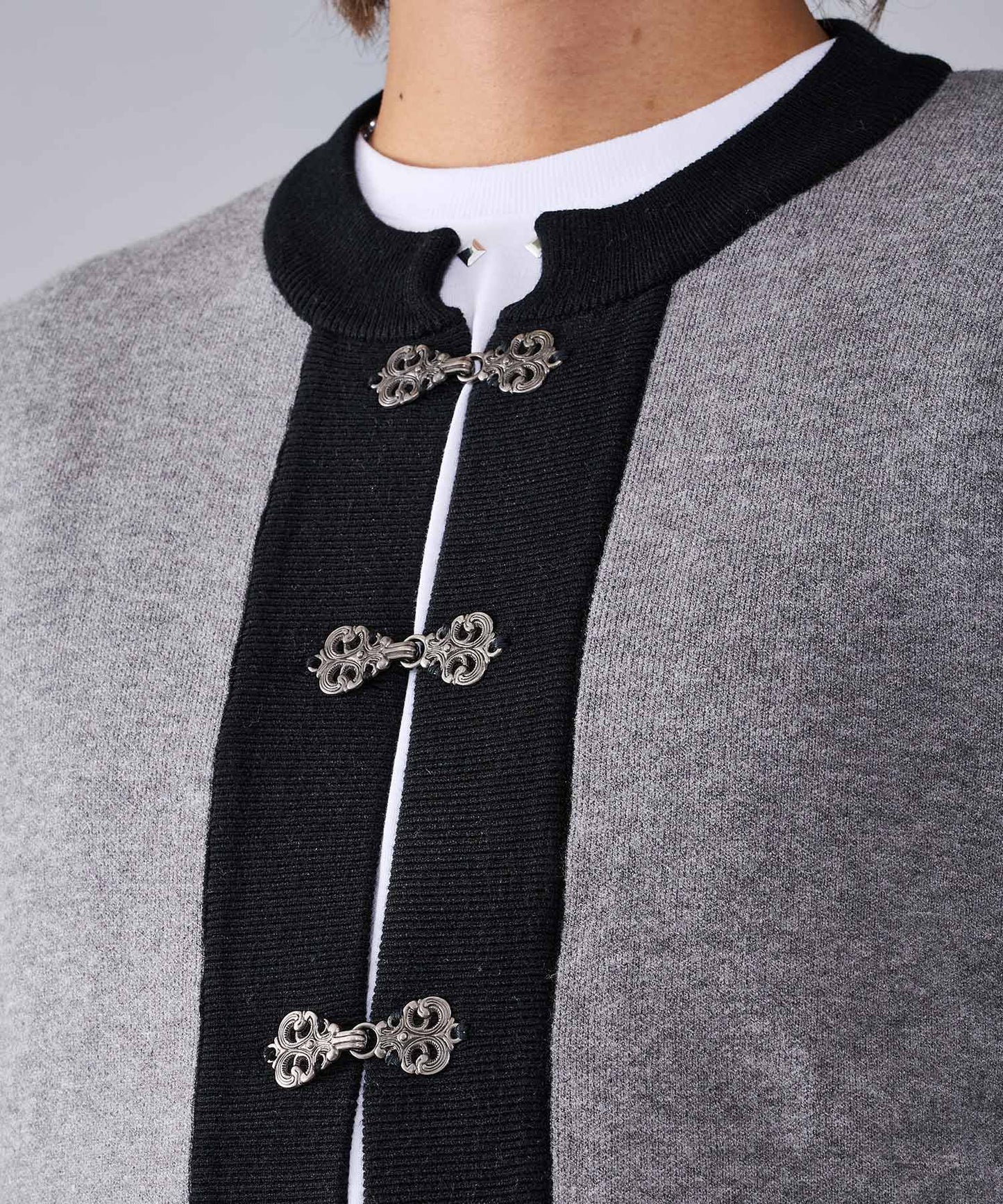 メタルボタンニットカーディガン