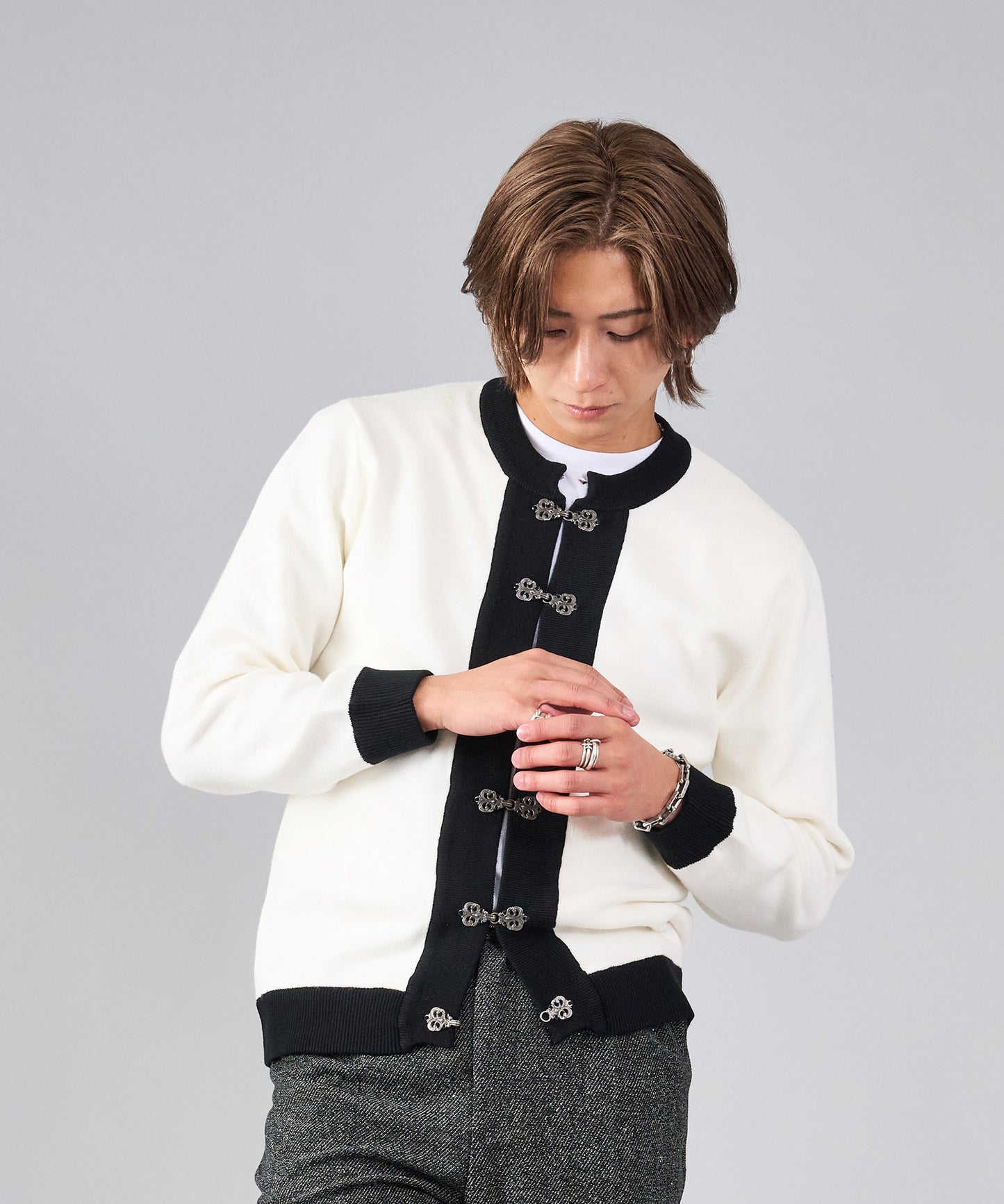 メタルボタンニットカーディガン