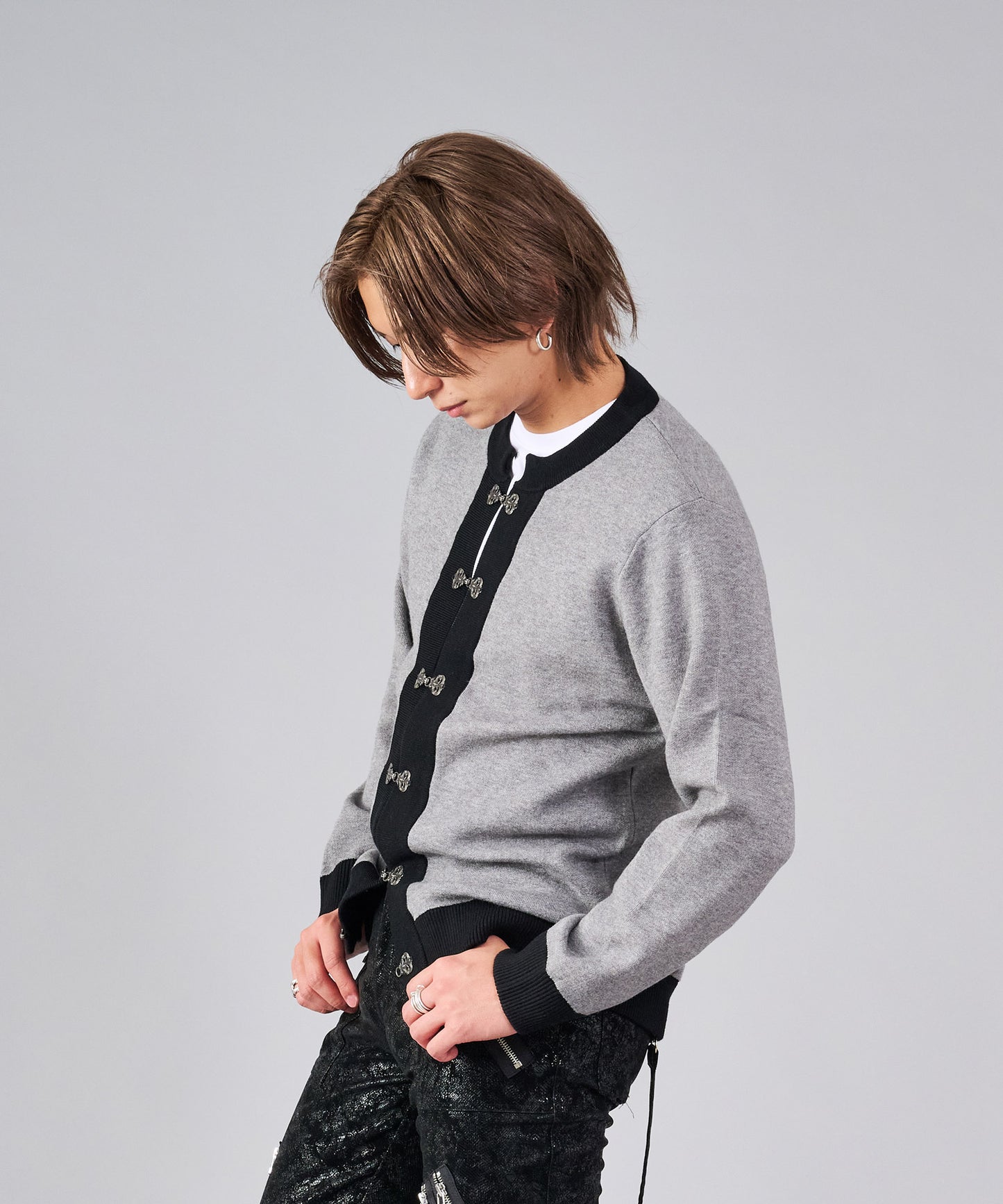 メタルボタンニットカーディガン