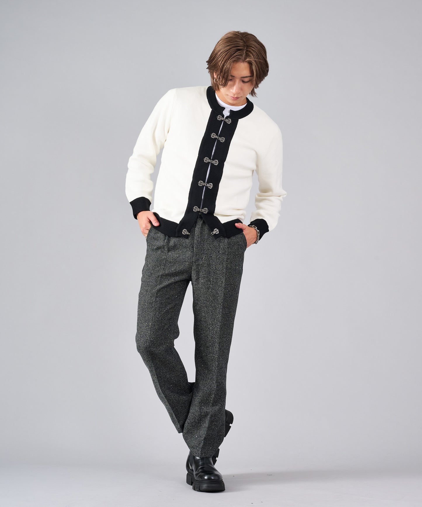 メタルボタンニットカーディガン