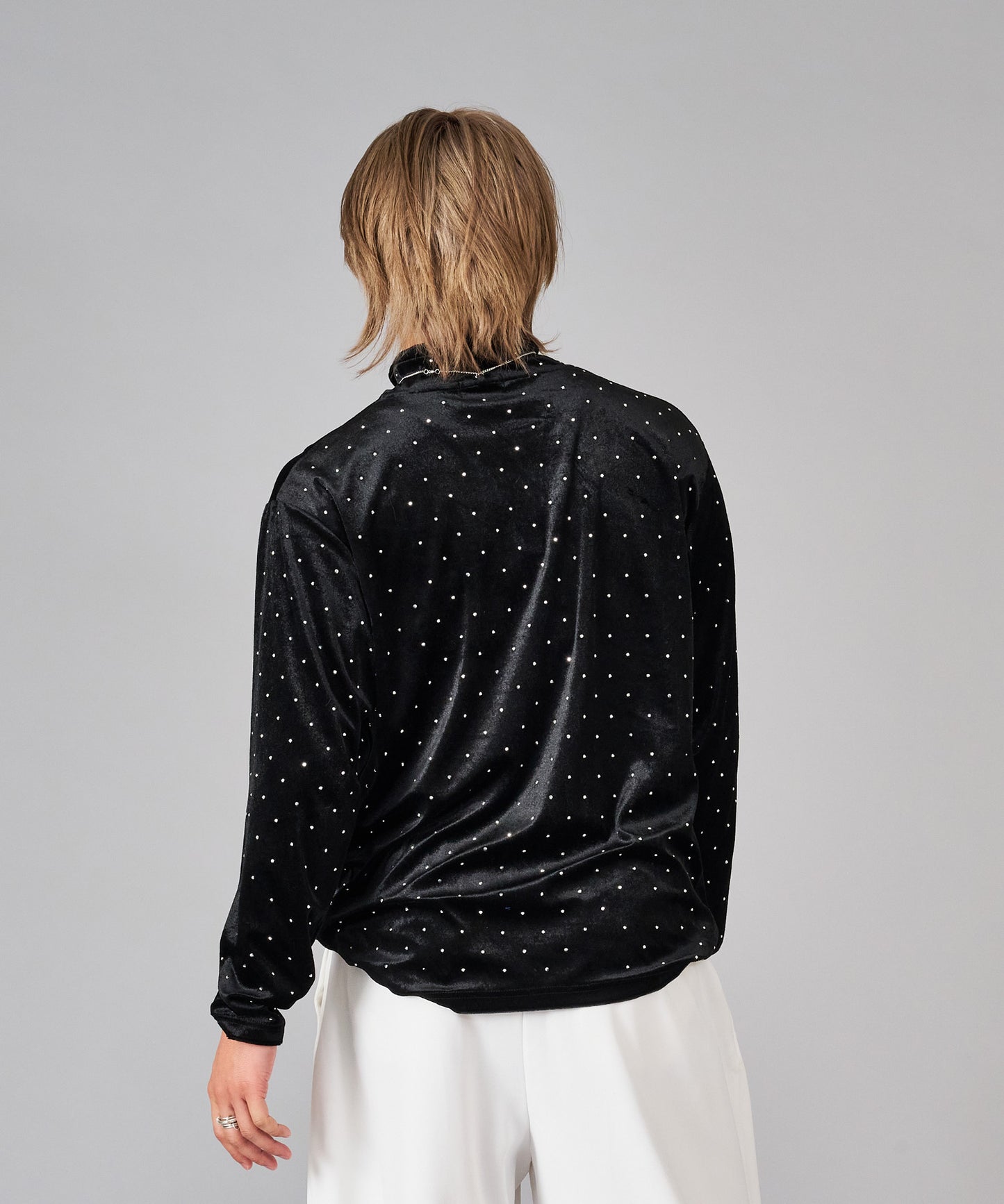 ラインストーン付きベロアタートルネック