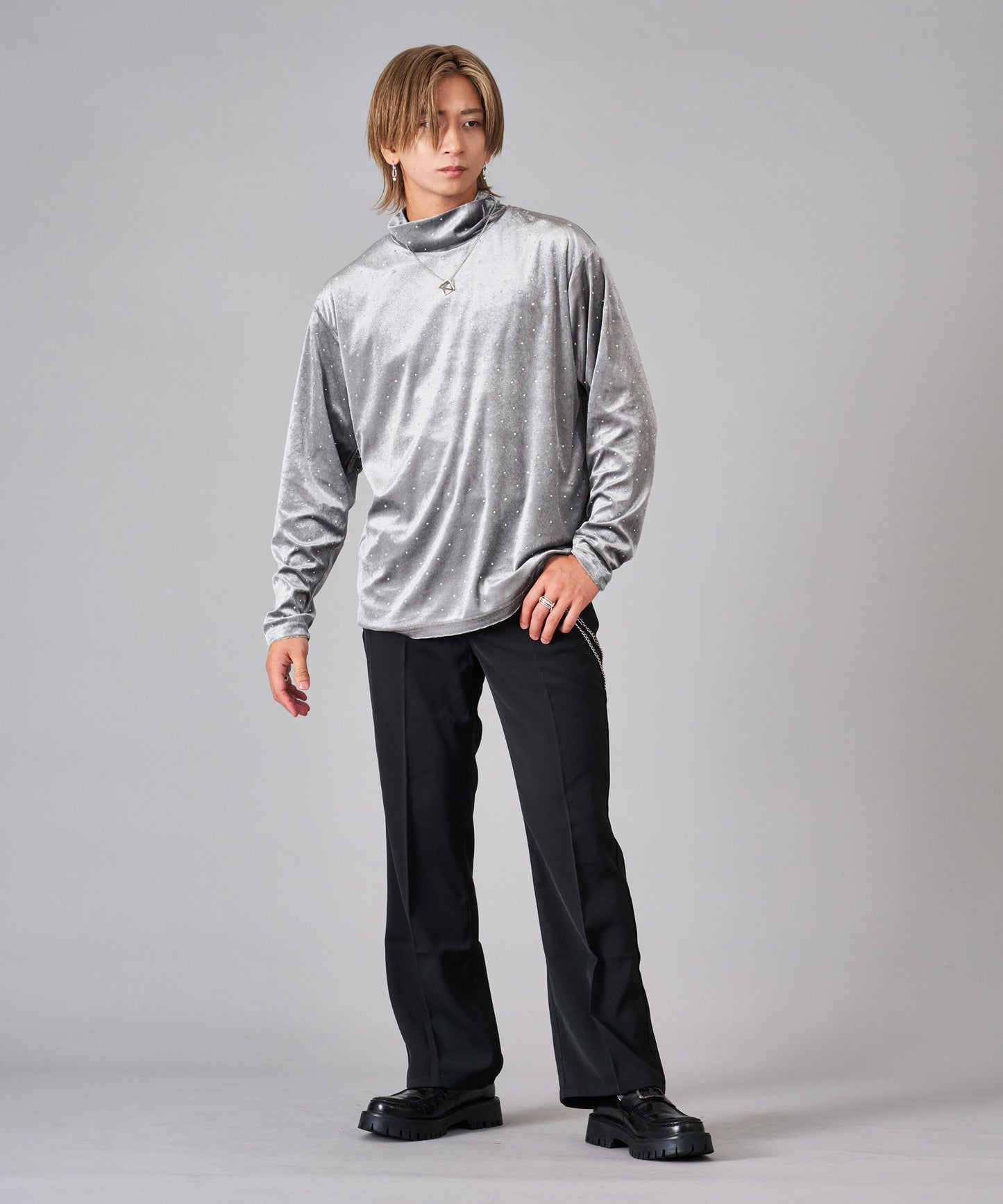 ラインストーン付きベロアタートルネック