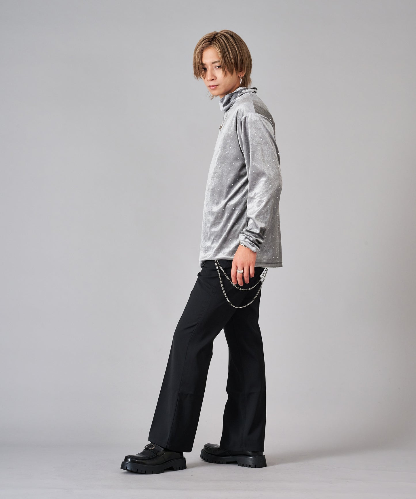 ラインストーン付きベロアタートルネック