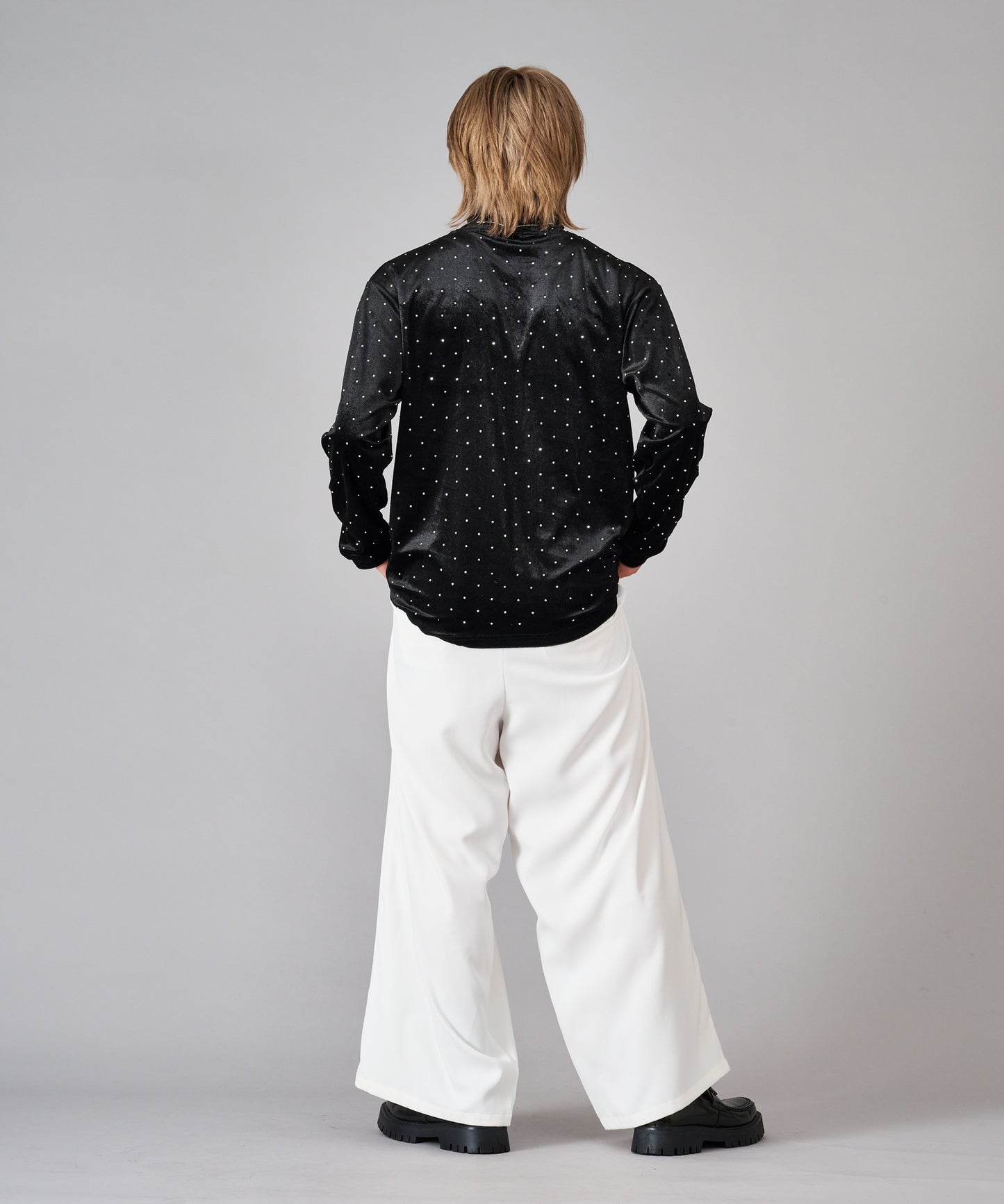 ラインストーン付きベロアタートルネック