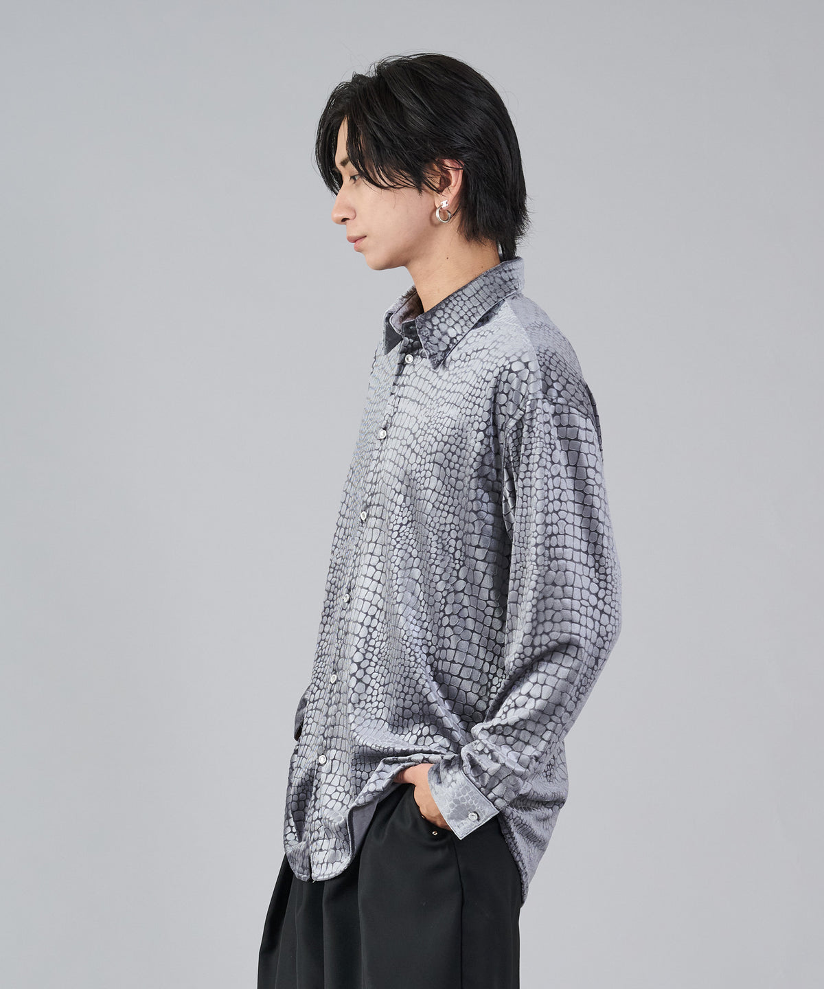 パイソン型押しベロアシャツ