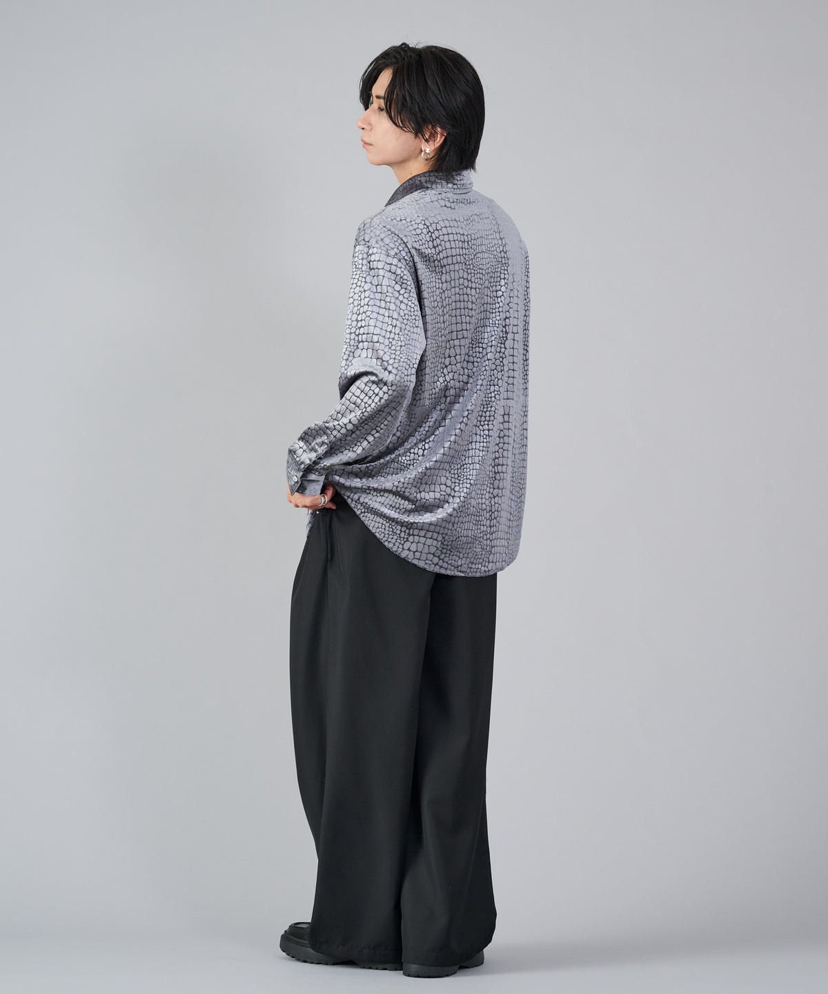 パイソン型押しベロアシャツ